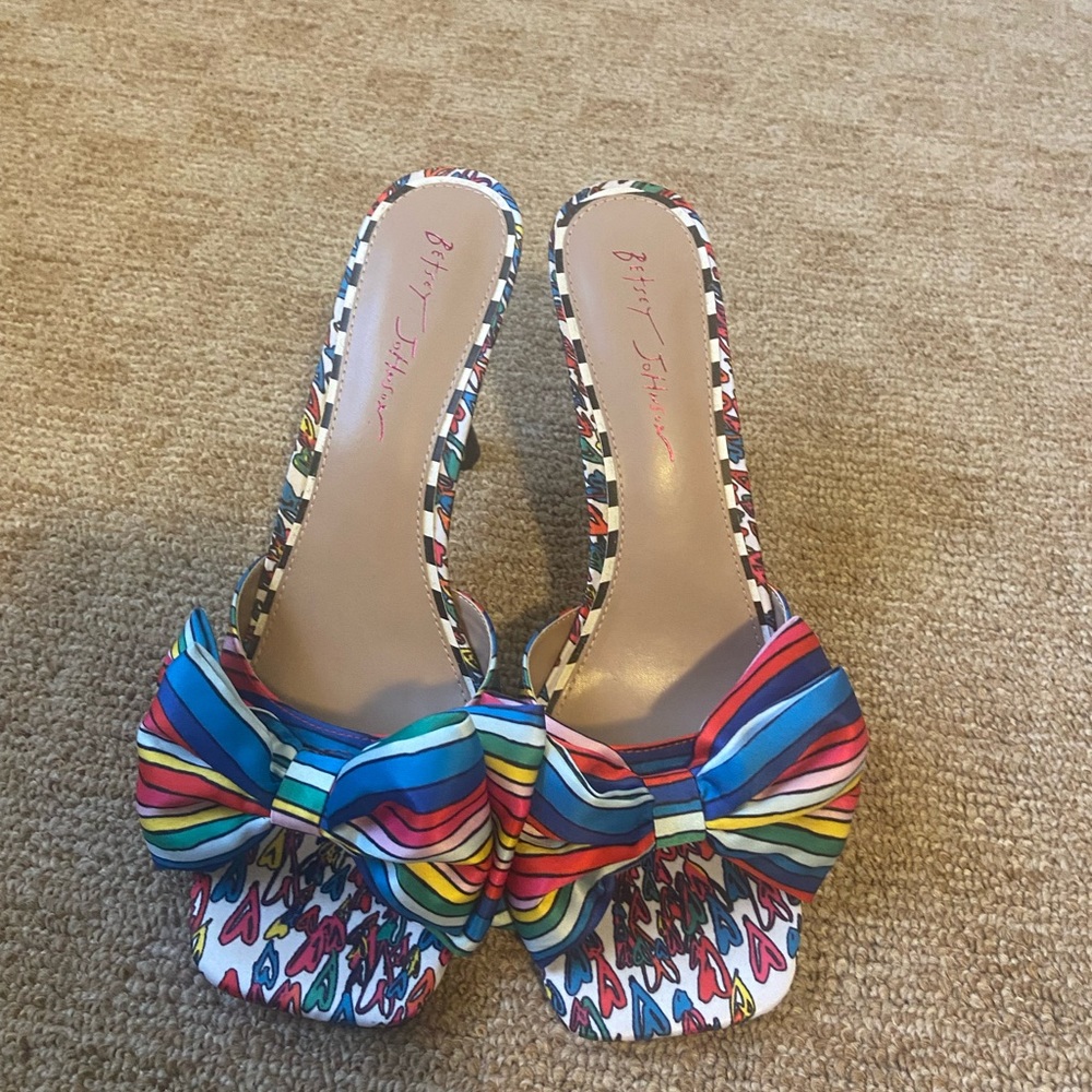 COPY - Betsy Johnson - Picture 3 of 5